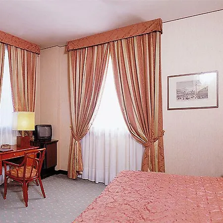 Le Boulevard Hotel