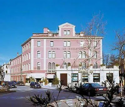 Le Boulevard Отель